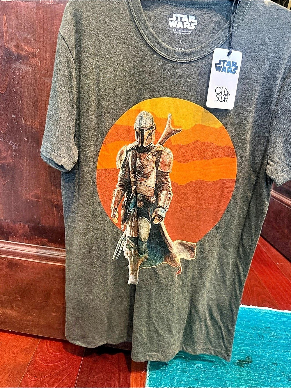Star Wars The Mandalorian Graphic Tee Gray Large NWT Chaser